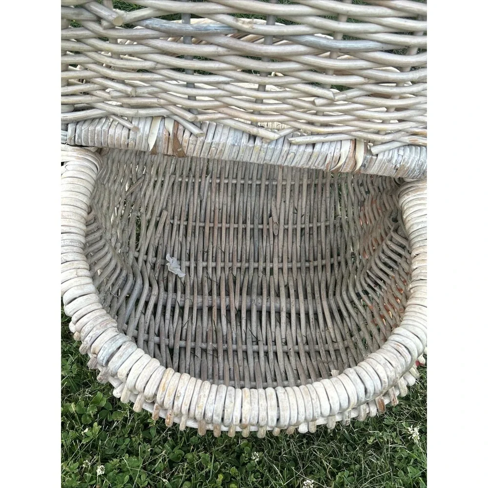 Bass Reflections Of America Picnic Basket - Hand Painted Flowers